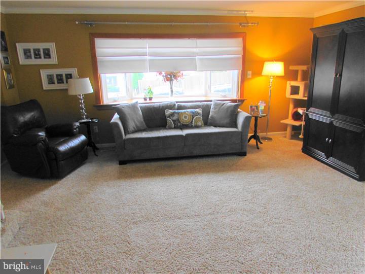 3702 Byrne Road Philadelphia, PA 19154 - Photo 3 of 22 Gallery Image 3
