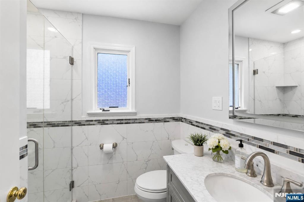 290 Dunkerhook Road Paramus, NJ 07652 - Photo 18 of 50