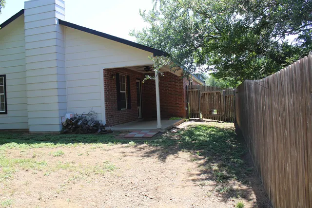 a view of house with a yard