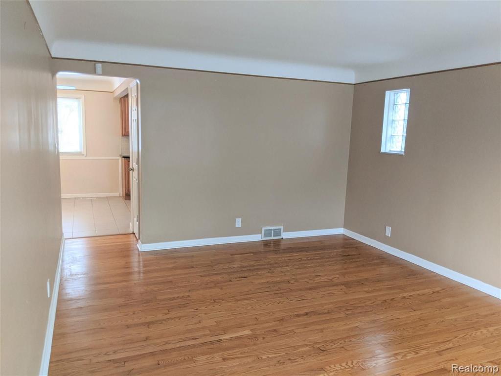 7239 Edward Avenue Center Line, MI 48015 - Photo 5 of 28