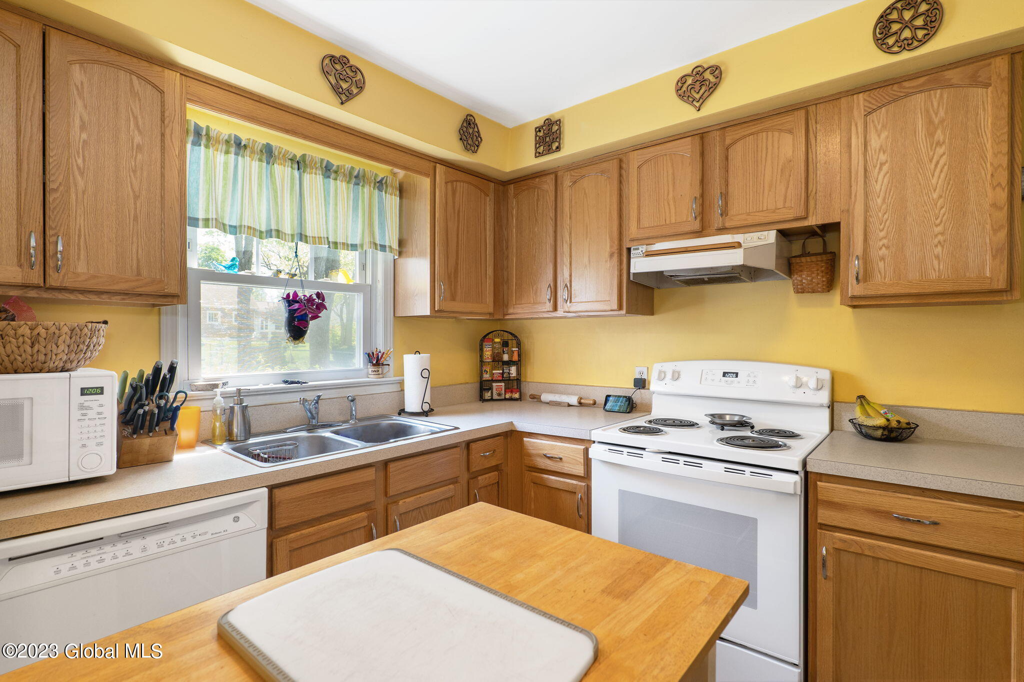 300 Nimitz Road Schenectady, NY 12304 - Photo 14 of 56 14-web-or-mls-300NimitzRd_14