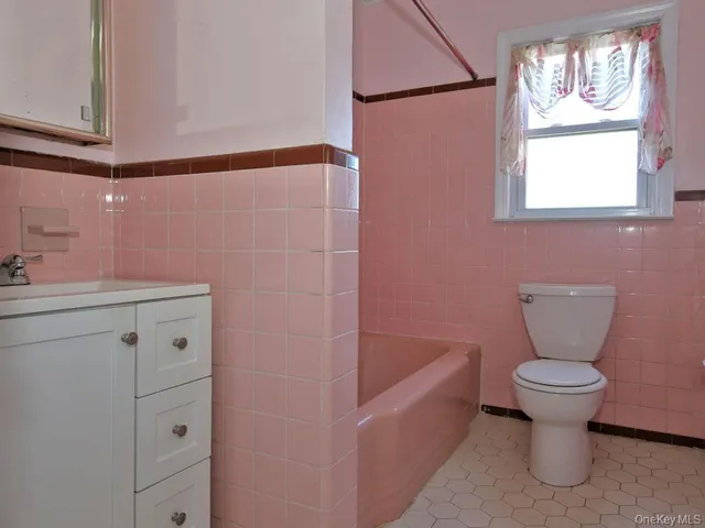 $2,850 | 295 Gainsborg Avenue East, Unit 2, West Harrison, NY 10604