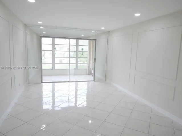 $99,900 | 8891 Sunrise Lakes Boulevard, Unit 308, Sunrise, FL 33322