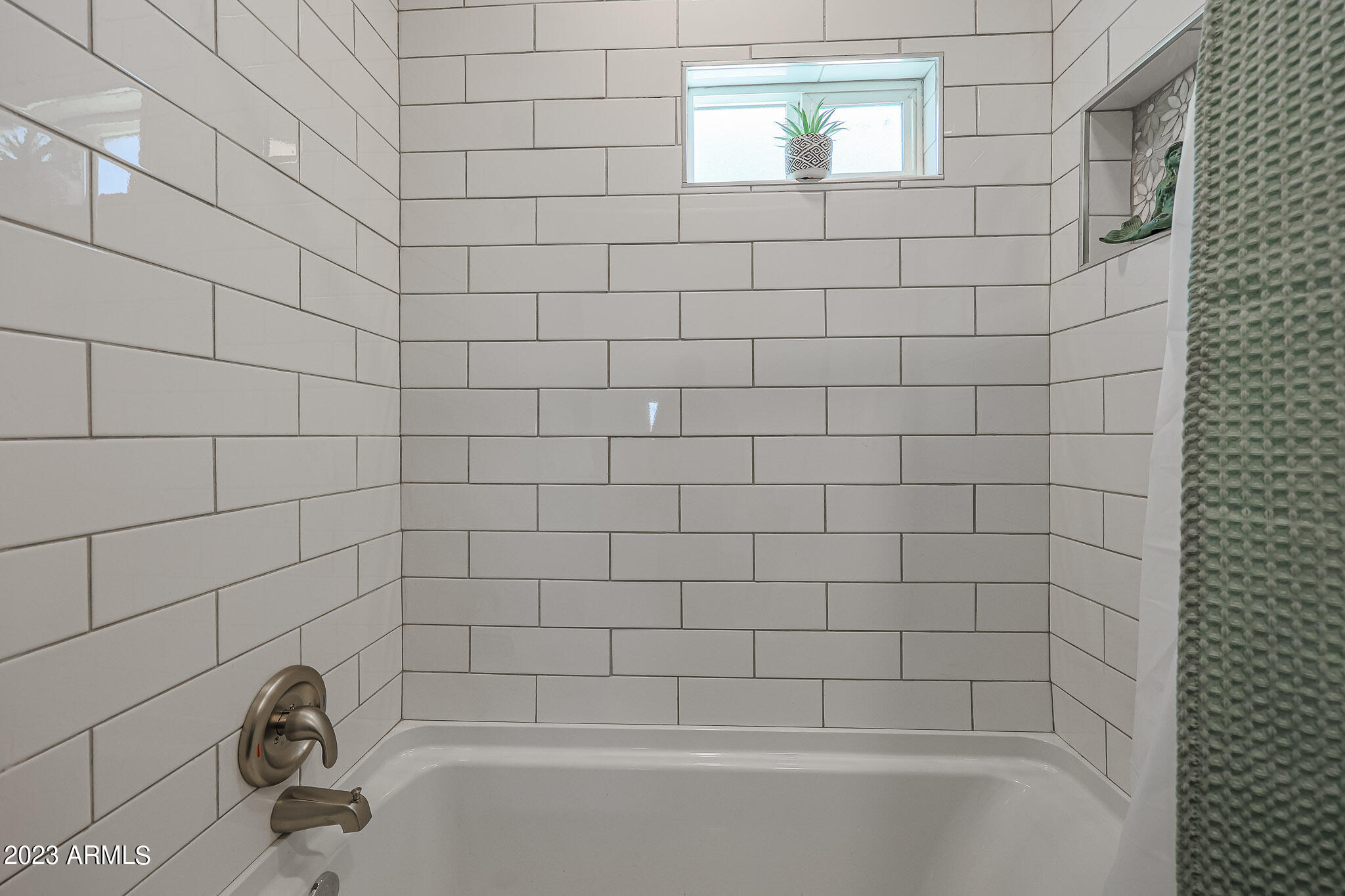 2547 West Adams Street Phoenix, AZ 85009 - Photo 12 of 42 Hallway bath
