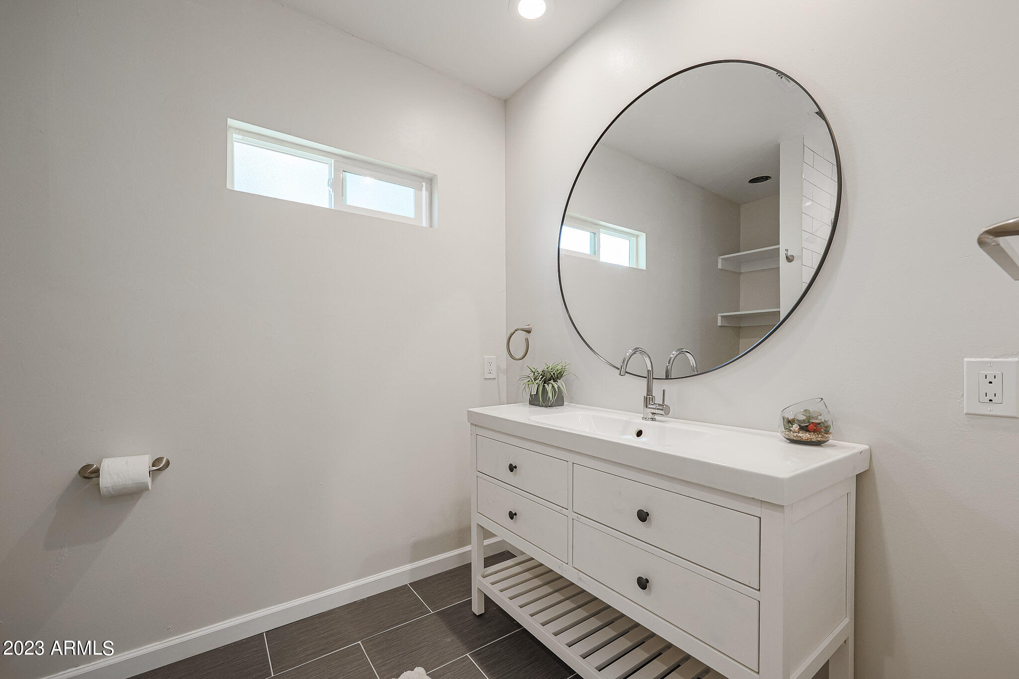 2547 West Adams Street Phoenix, AZ 85009 - Photo 23 of 42 Primary Bathroom