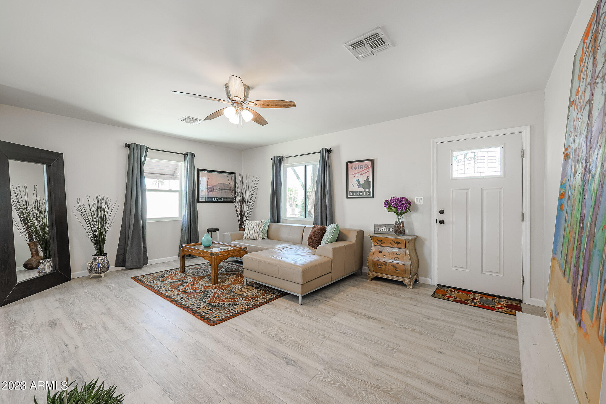 2547 West Adams Street Phoenix, AZ 85009 - Photo 2 of 42 Living room