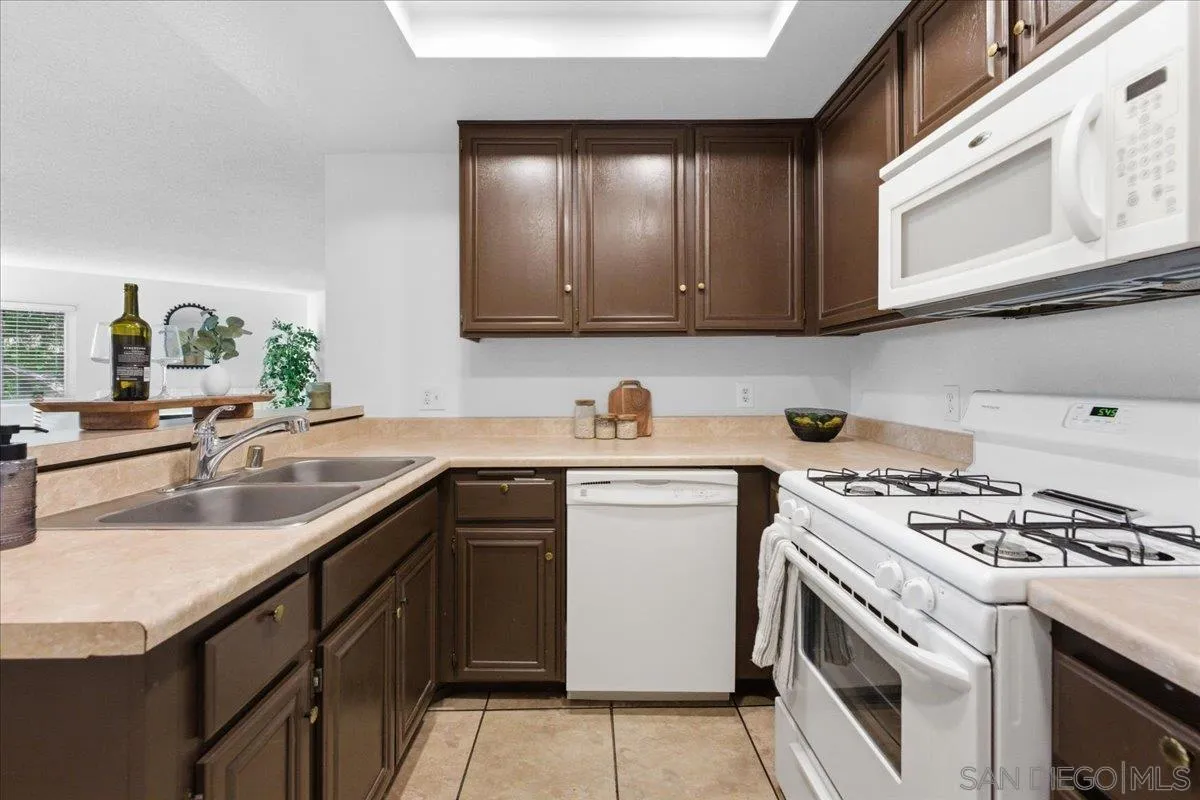 3067 Charwood Court Spring Valley, CA 91978 - Photo 9 of 40