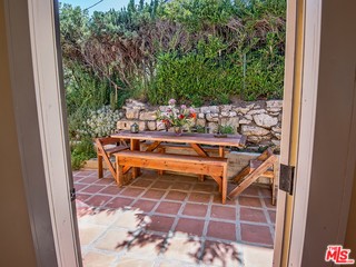 8409 Ridpath Drive Los Angeles, CA 90046 - Photo 14 of 18 Gallery Image 14