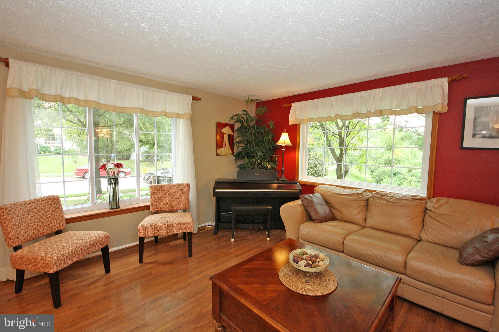 9326 Northgate Road Laurel, MD 20723 - Photo 5 of 30 Living Room