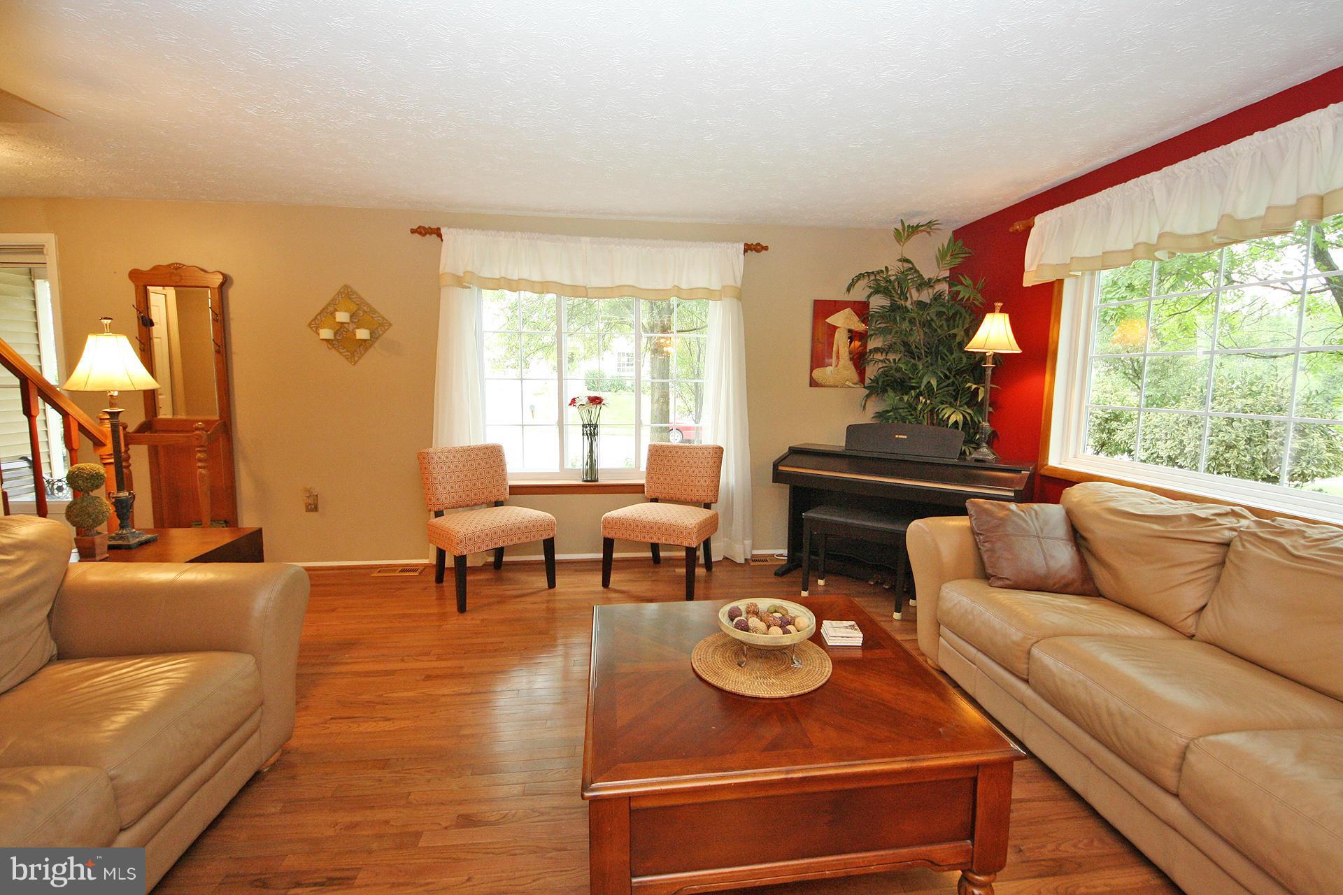9326 Northgate Road Laurel, MD 20723 - Photo 6 of 30 Living Room