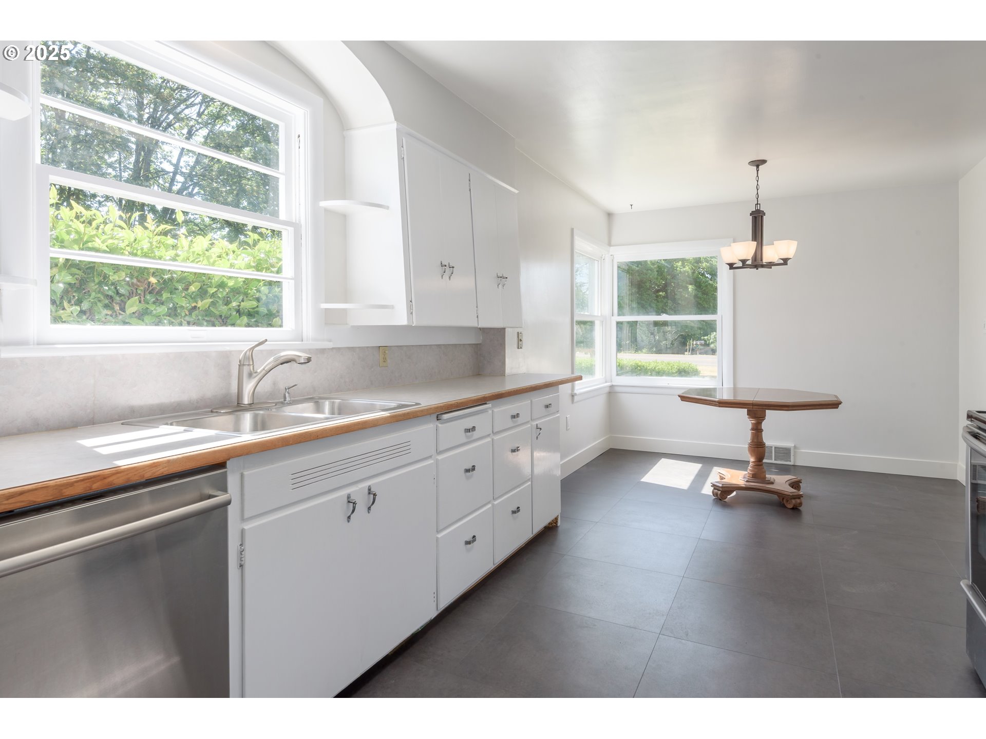 91225 Coburg Road Eugene, OR 97408 - Photo 14 of 46 Kitchen