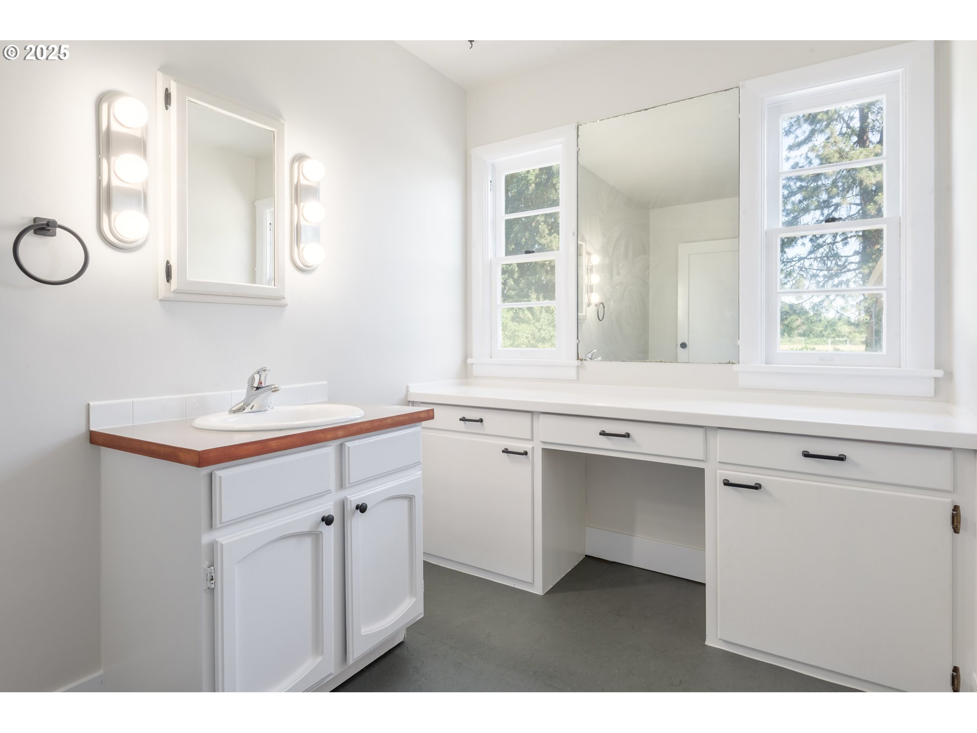 91225 Coburg Road Eugene, OR 97408 - Photo 21 of 46 Bathroom