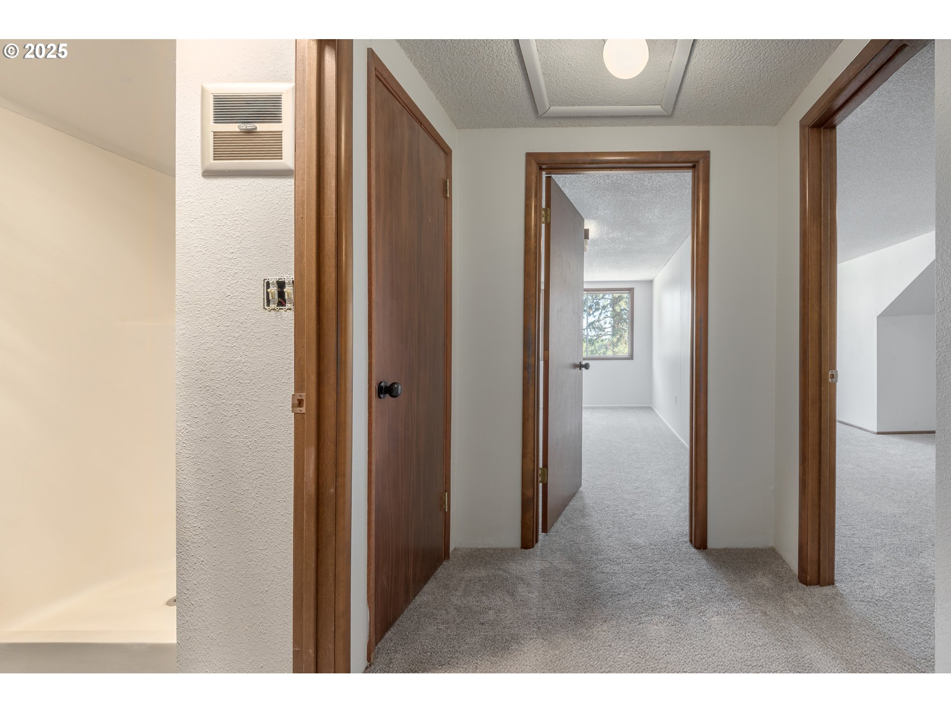 91225 Coburg Road Eugene, OR 97408 - Photo 25 of 46 Staircase