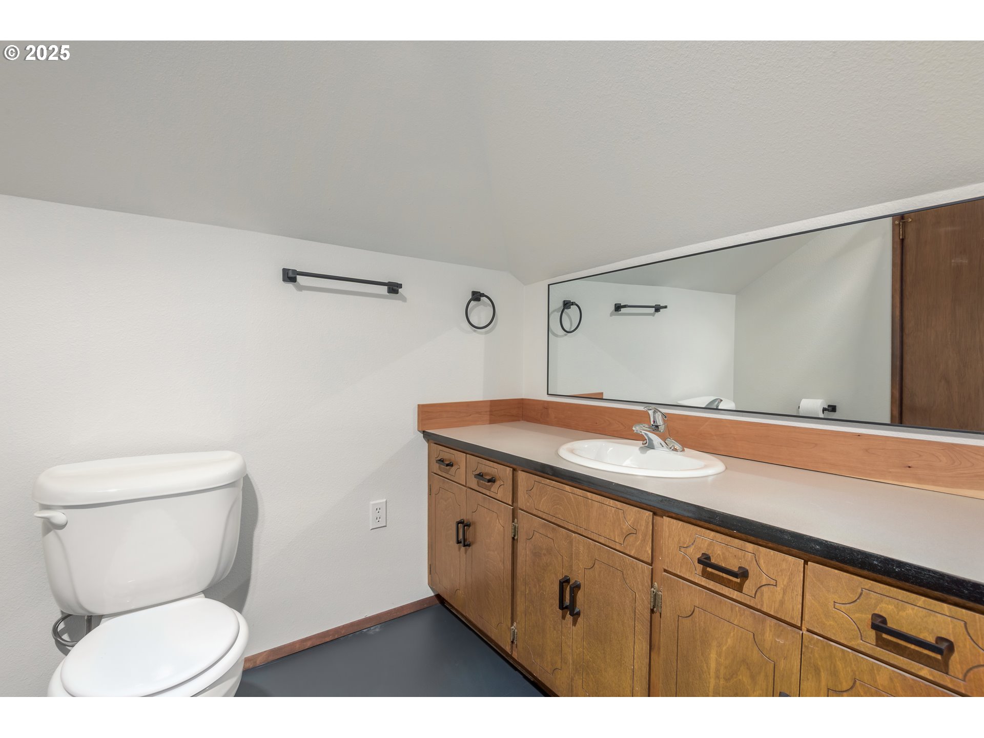 91225 Coburg Road Eugene, OR 97408 - Photo 30 of 46 Bathroom