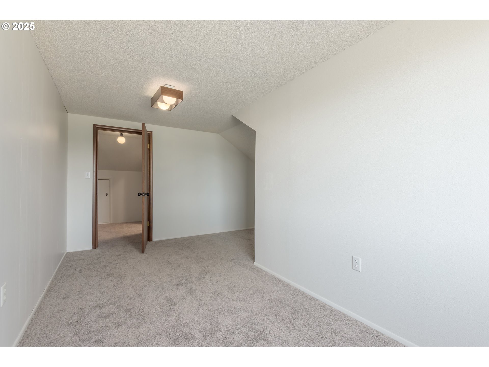 91225 Coburg Road Eugene, OR 97408 - Photo 32 of 46 Bedroom