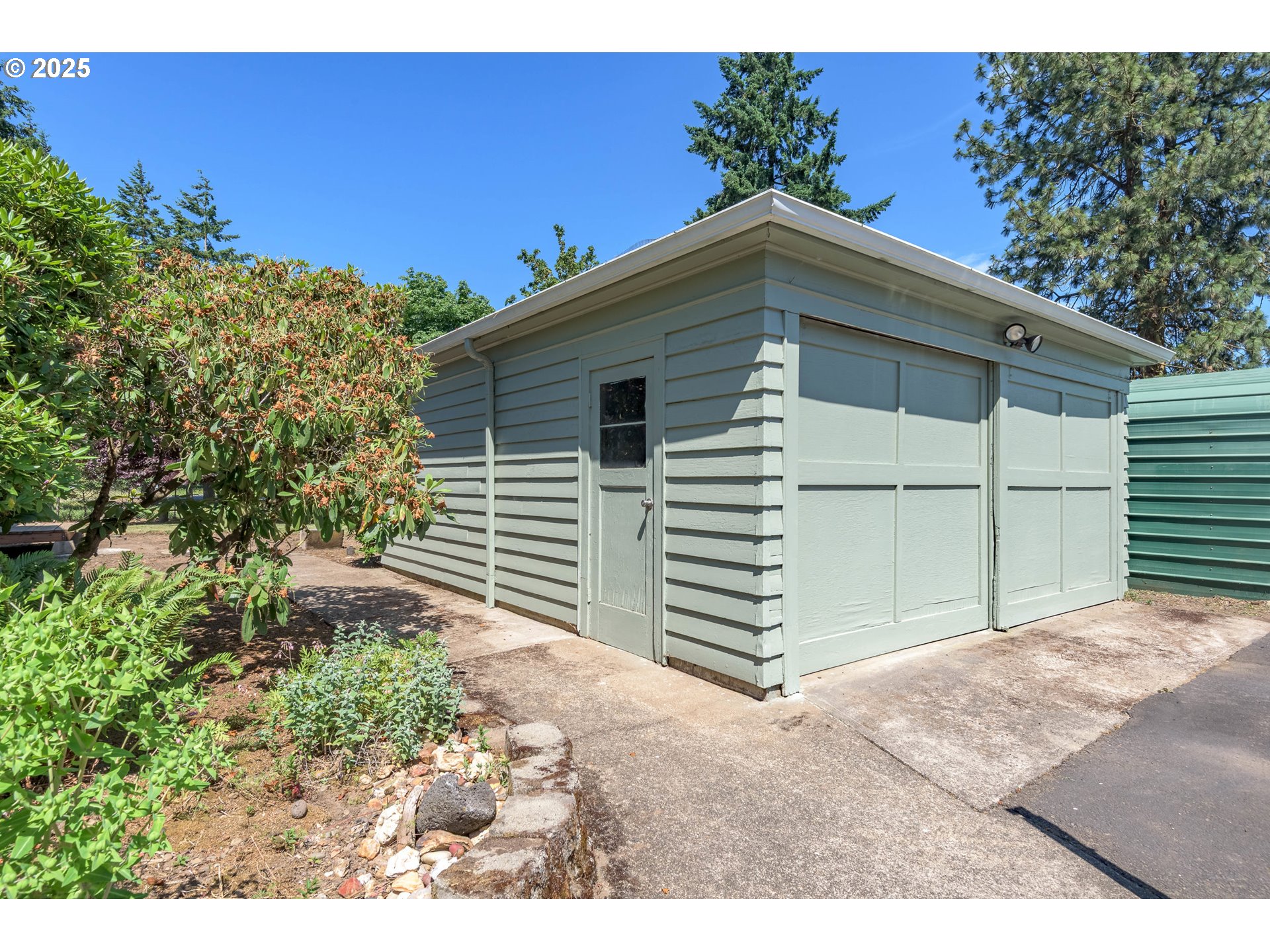 91225 Coburg Road Eugene, OR 97408 - Photo 37 of 46 Patio