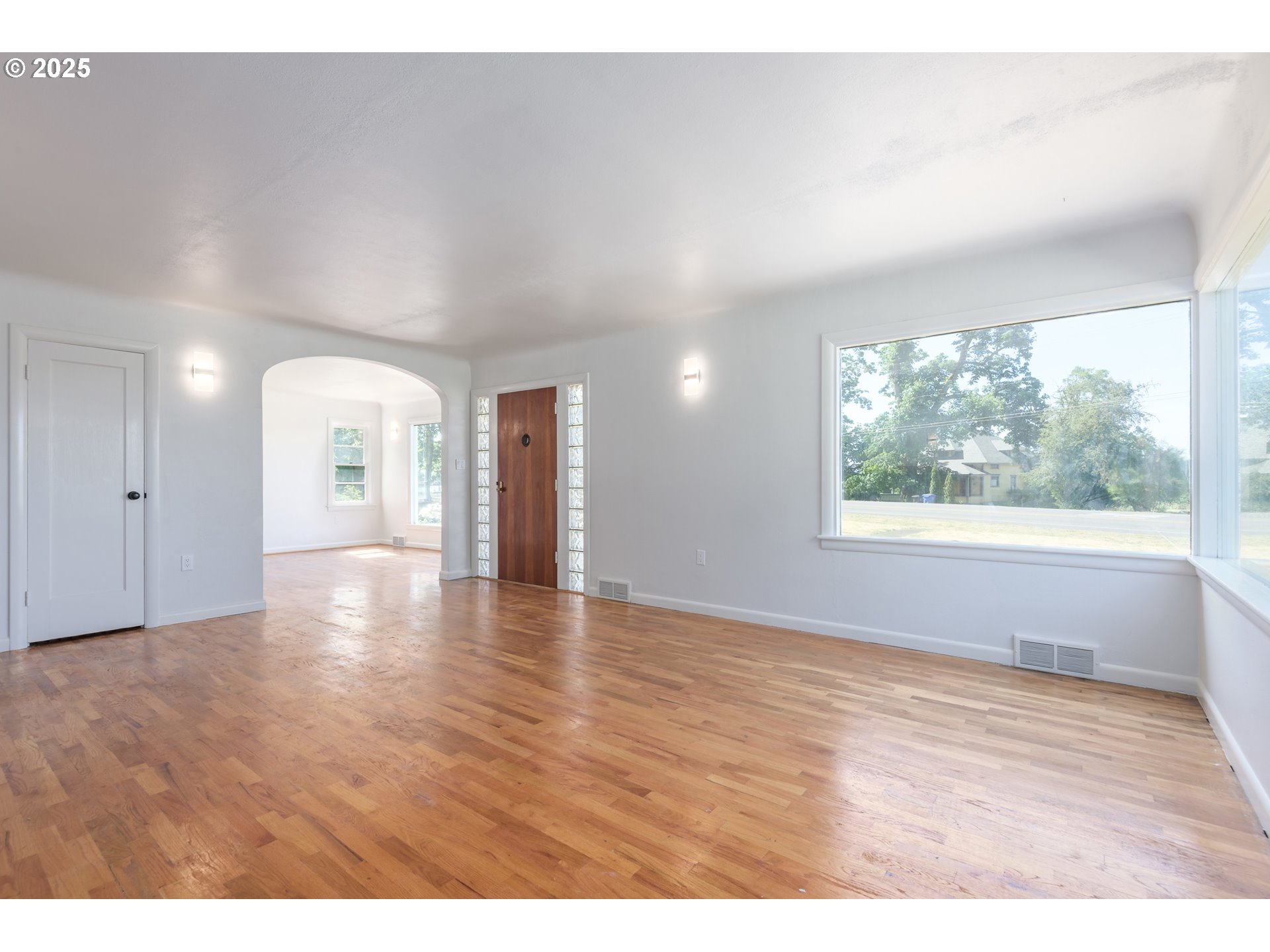 91225 Coburg Road Eugene, OR 97408 - Photo 7 of 46 Living Room