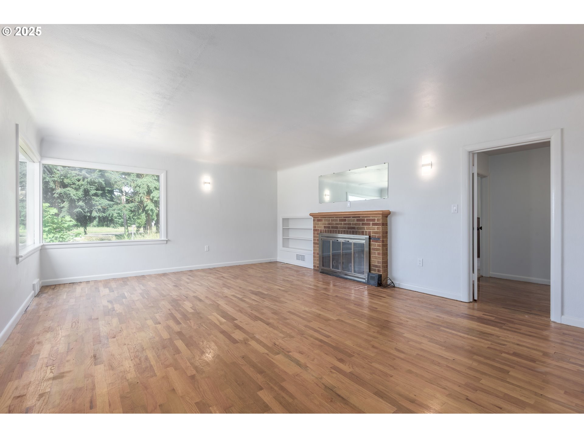 91225 Coburg Road Eugene, OR 97408 - Photo 9 of 46 Living Room