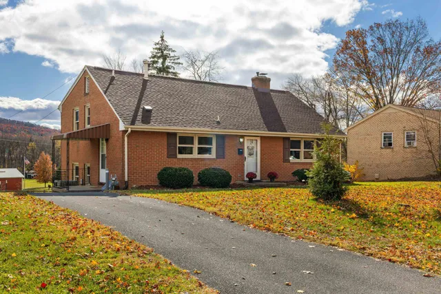 a view of a house with a outdoor space