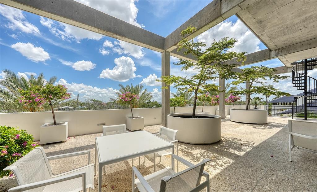 8250 Sanderling Road Sarasota, FL 34242 - Photo 44 of 61
