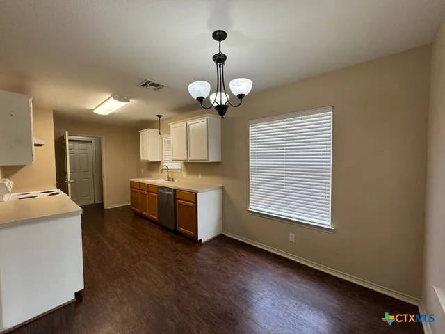 $1,595 | 102 Clydesdale Lane, Victoria, TX 77904