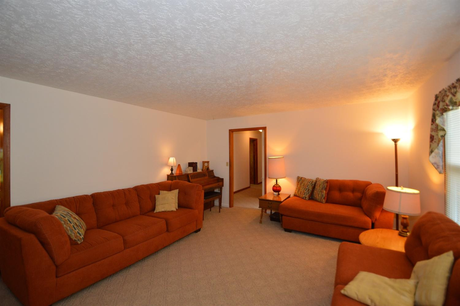 253 Anderson Road Georgetown, KY 40324 - Photo 5 of 31 Very large family room. It will accommo