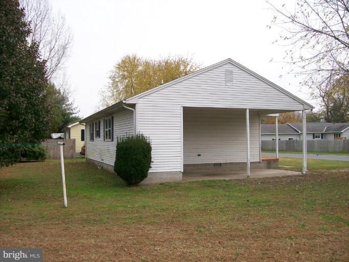 201 Mapleton Street Hurlock, MD 21643 - Photo 8 of 8 Car Port