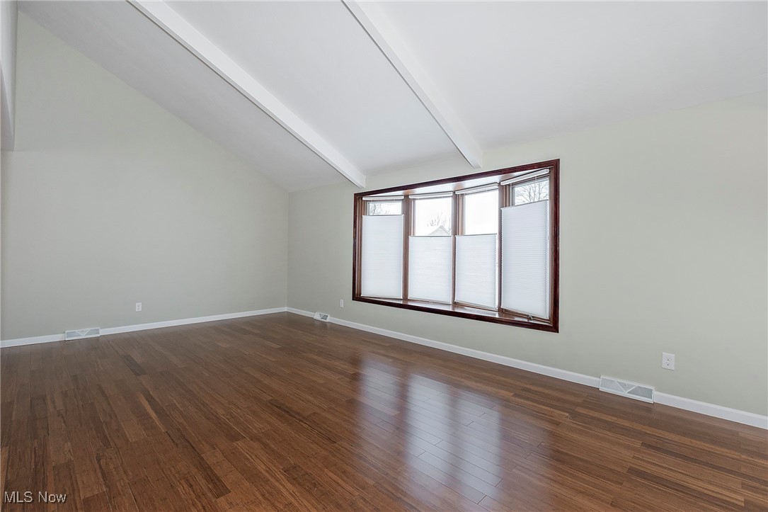 1939 Winchester Road Cleveland, OH 44124 - Photo 5 of 44 Gallery Image 5