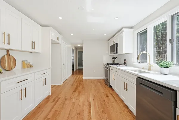 $1,099,000 | 10 Long Ridge Road, Acton, MA 01720