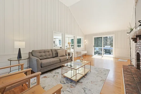 $1,099,000 | 10 Long Ridge Road, Acton, MA 01720