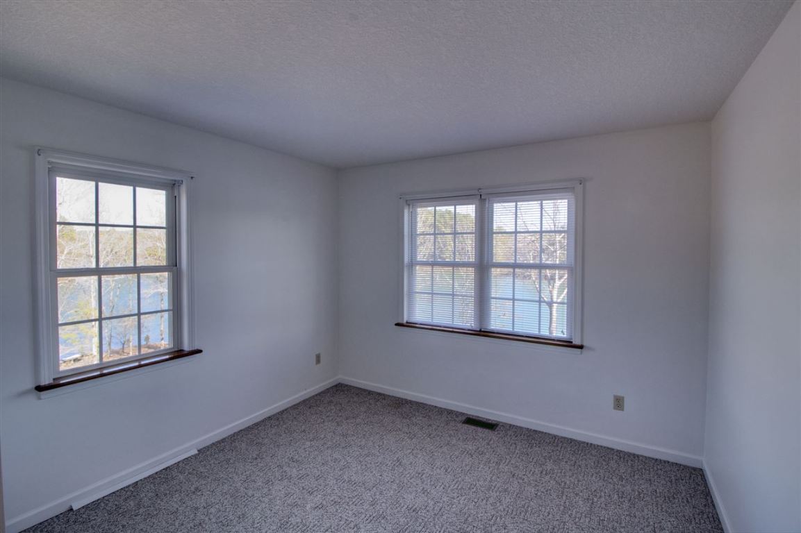 112 Carolina Cove Road Seneca, SC 29672 - Photo 11 of 34 Gallery Image 11