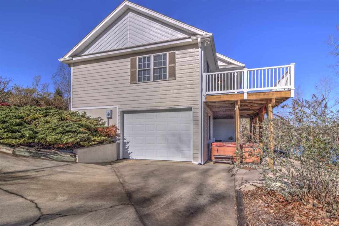 112 Carolina Cove Road Seneca, SC 29672 - Photo 2 of 34 Gallery Image 2