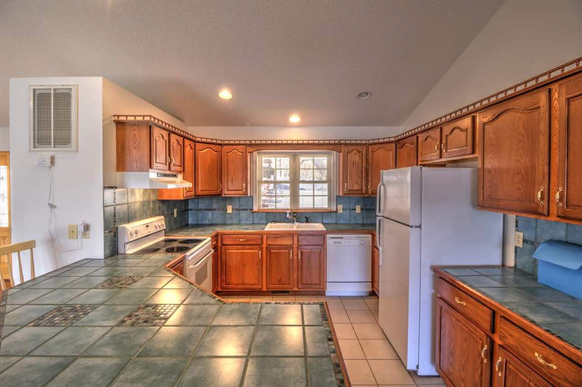 112 Carolina Cove Road Seneca, SC 29672 - Photo 7 of 34 Gallery Image 7