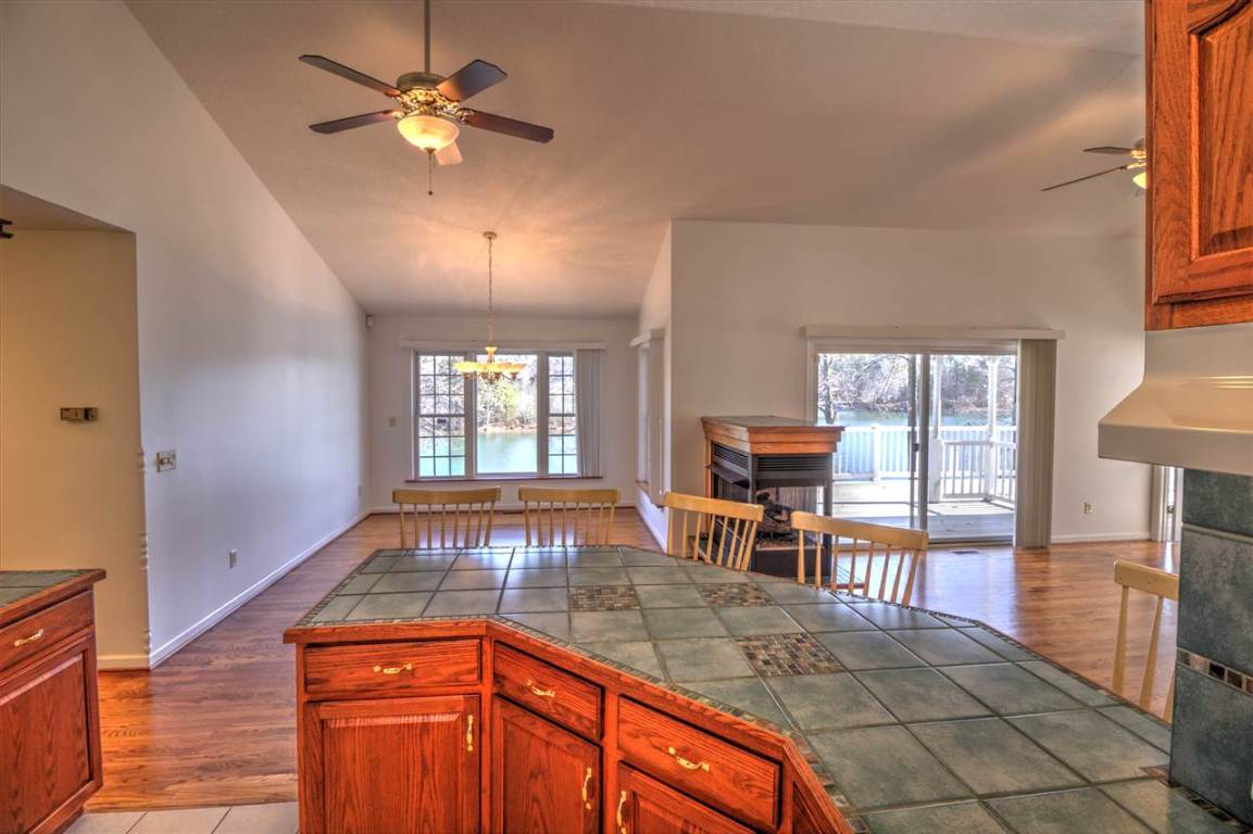 112 Carolina Cove Road Seneca, SC 29672 - Photo 8 of 34 Gallery Image 8