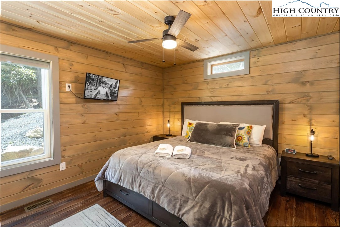 141 Rhododendron Drive Beech Mountain, NC 28604 - Photo 15 of 27 a bedroom with a bed and a window
