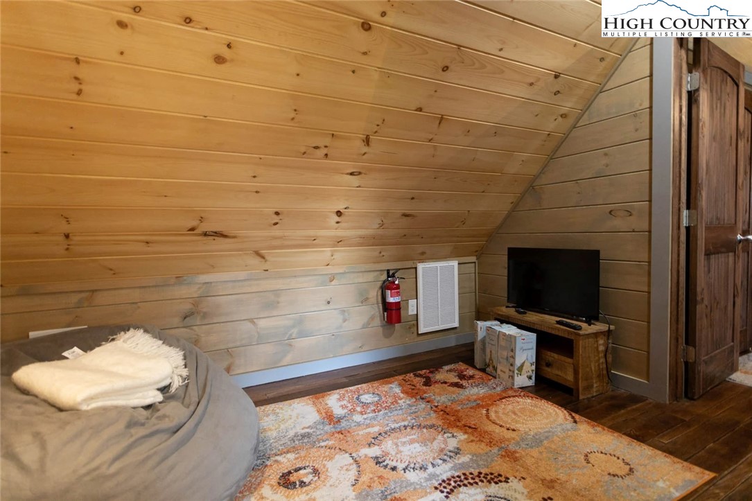 141 Rhododendron Drive Beech Mountain, NC 28604 - Photo 21 of 27 a living room with couch and a flat screen tv
