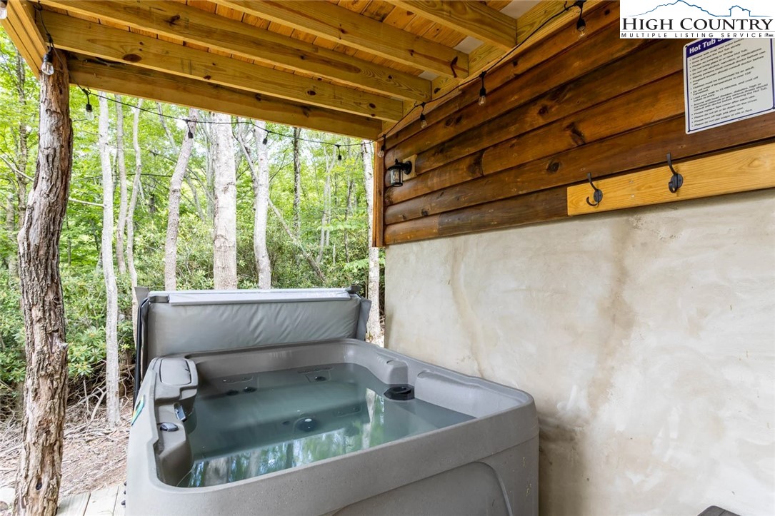 141 Rhododendron Drive Beech Mountain, NC 28604 - Photo 25 of 27 a view of outdoor sitting area