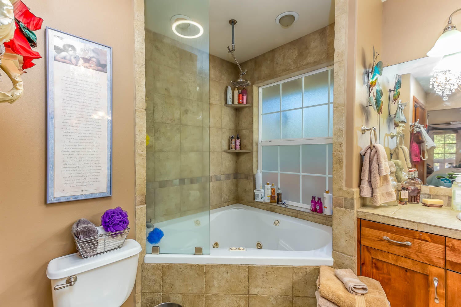 53345 Andrews Road La Pine, OR 97739 - Photo 27 of 42 Upper level master bathroom with wireless speaker.