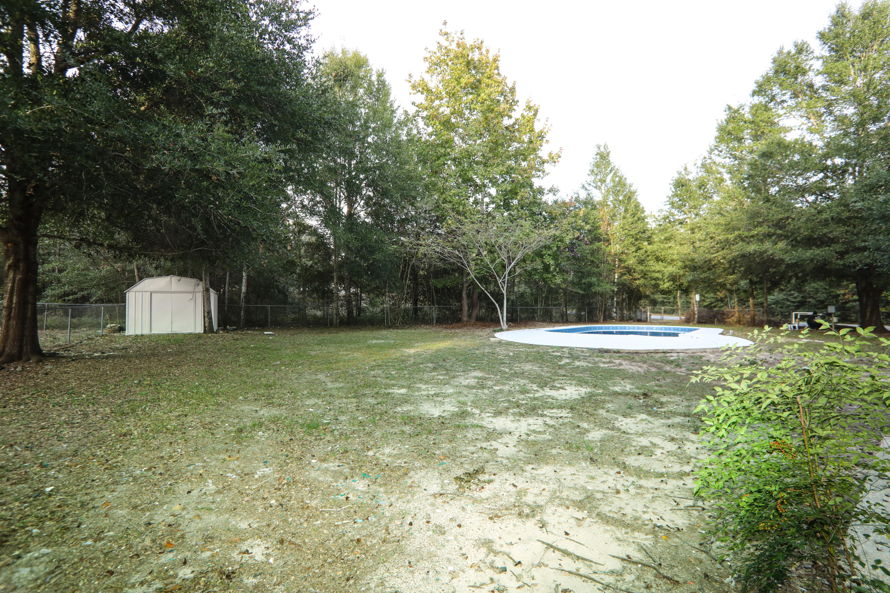 3387 Auburn Road Crestview, FL 32539 - Photo 17 of 19 a view of a outdoor space and a yard