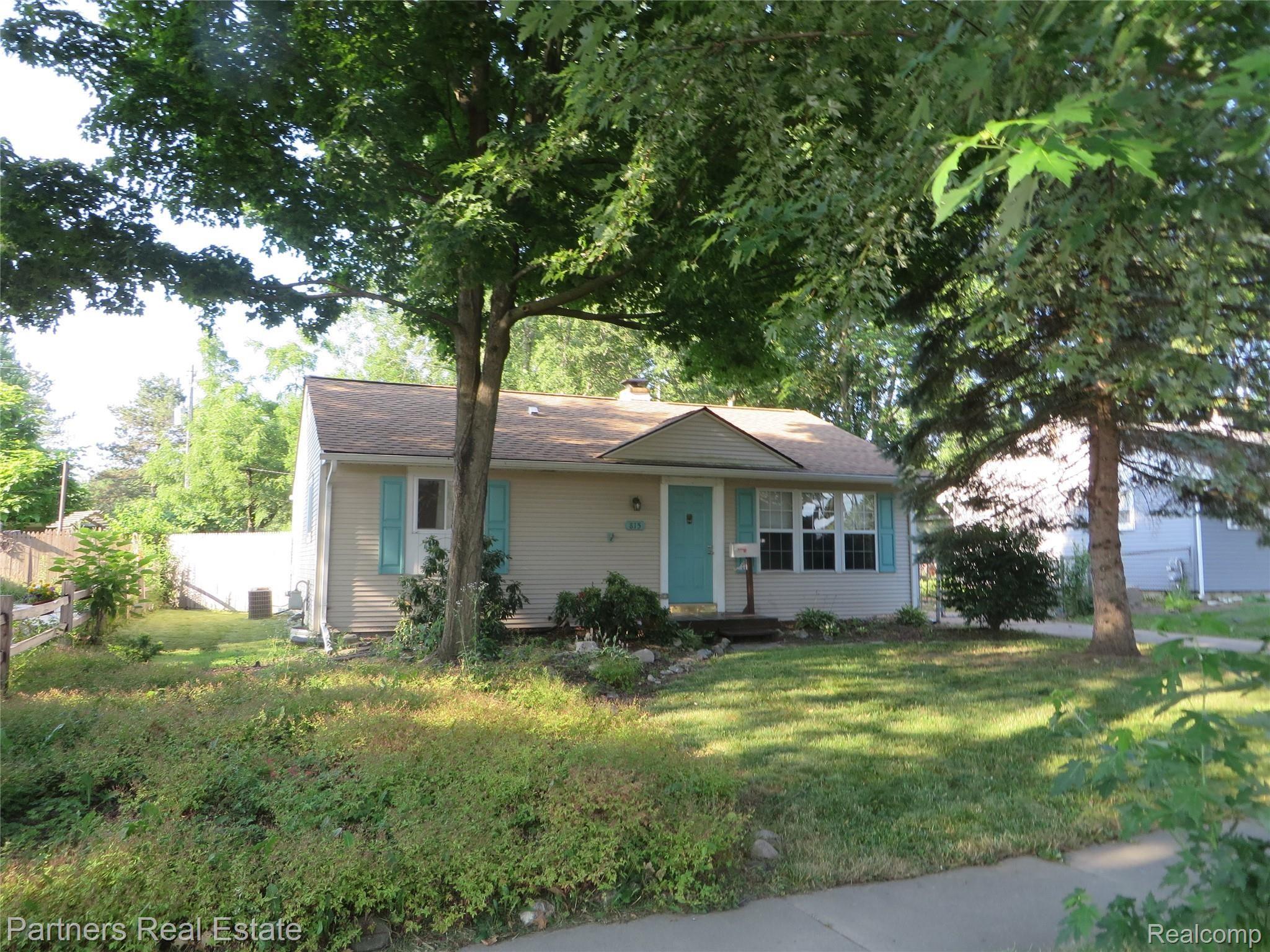 815 Riddle Street Howell, MI 48843 - Photo 1 of 29 IMG_0003.JPG