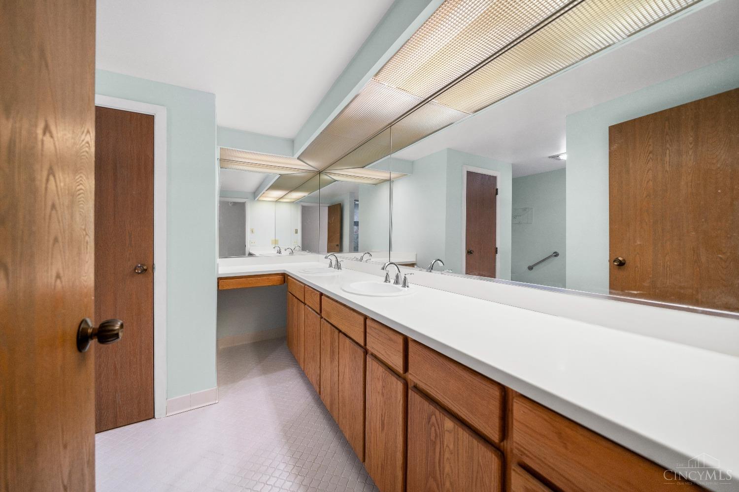 6515 Thompson Road Cincinnati, OH 45247 - Photo 46 of 81