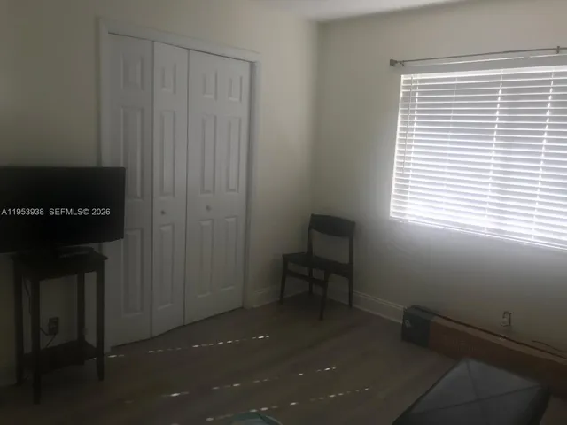 $1,200 | 195 Lakeview Drive, Unit 104, Weston, FL 33326