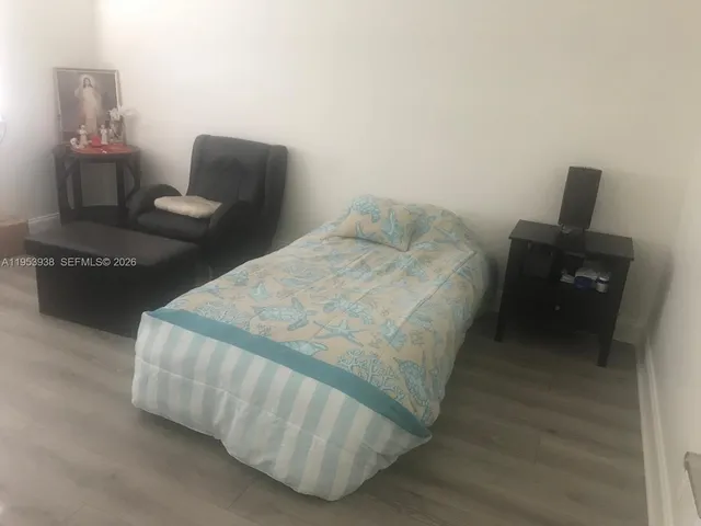 $1,200 | 195 Lakeview Drive, Unit 104, Weston, FL 33326