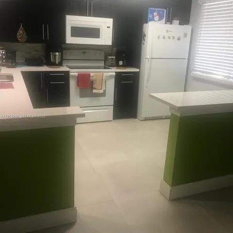 $1,200 | 195 Lakeview Drive, Unit 104, Weston, FL 33326