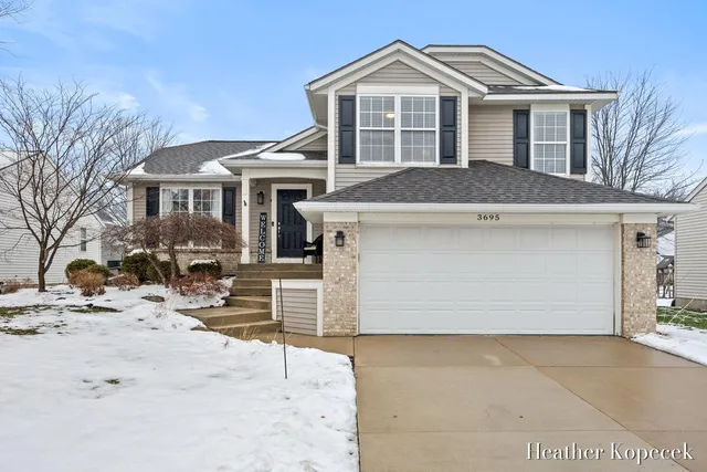 $399,900 | 3695 South Falling Leaf Drive Southeast, Grand Rapids, MI 49512