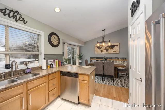 $399,900 | 3695 South Falling Leaf Drive Southeast, Grand Rapids, MI 49512