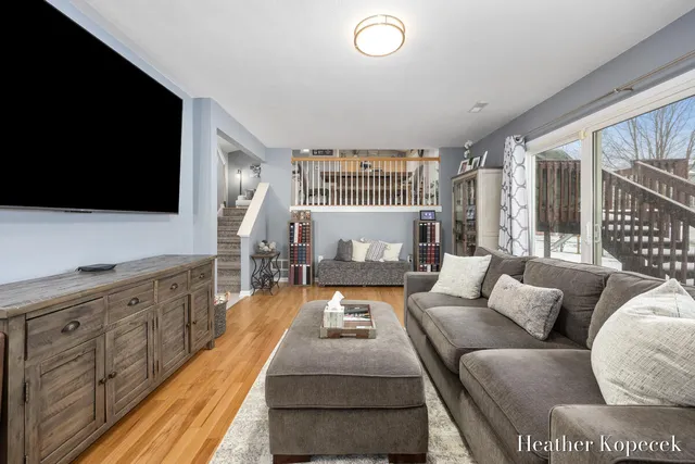 $399,900 | 3695 South Falling Leaf Drive Southeast, Grand Rapids, MI 49512