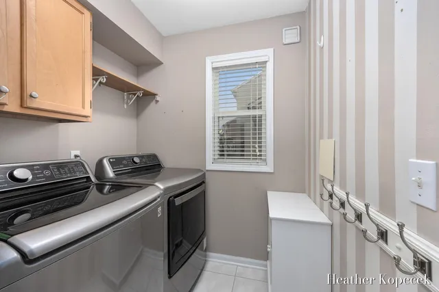 $399,900 | 3695 South Falling Leaf Drive Southeast, Grand Rapids, MI 49512