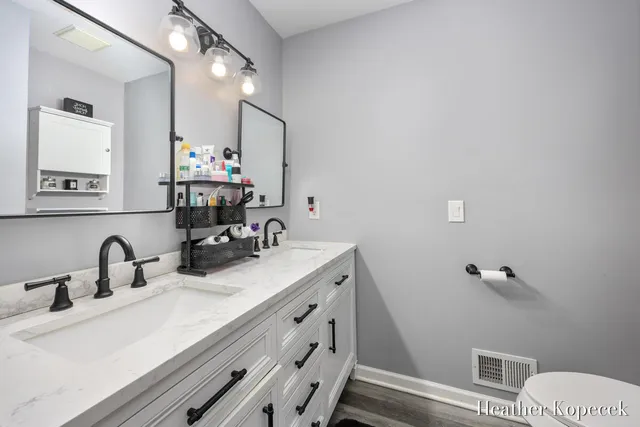 $399,900 | 3695 South Falling Leaf Drive Southeast, Grand Rapids, MI 49512