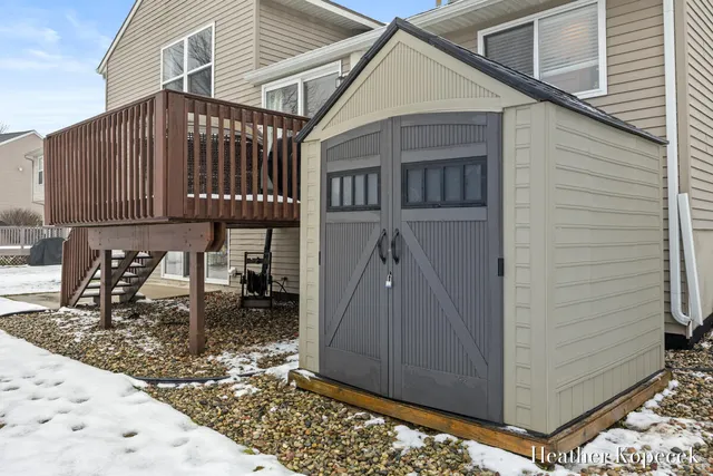 $399,900 | 3695 South Falling Leaf Drive Southeast, Grand Rapids, MI 49512